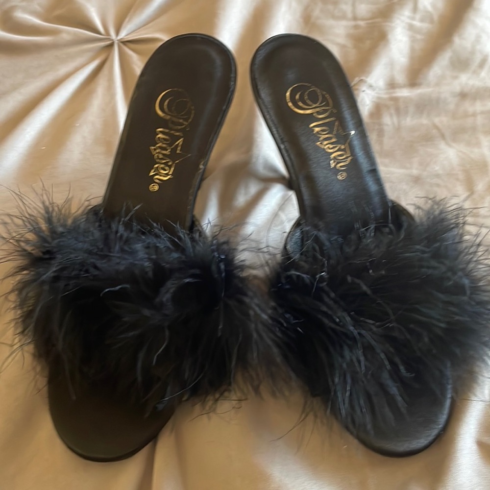 Black kitten heels
